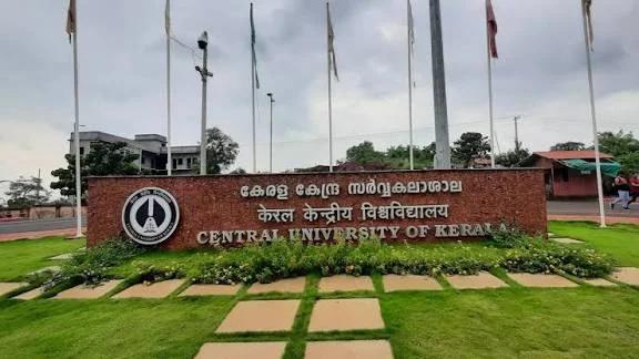 വിദ്യാർത്ഥികളെ പുറത്തിറക്കി വന്ദേമാതരം സെമിനാർ നടത്തി, കാസർകോട് കേന്ദ്ര സർവകലാശാലയിലെ വിസിക്കെതിരെ എസ്എഫ്ഐ